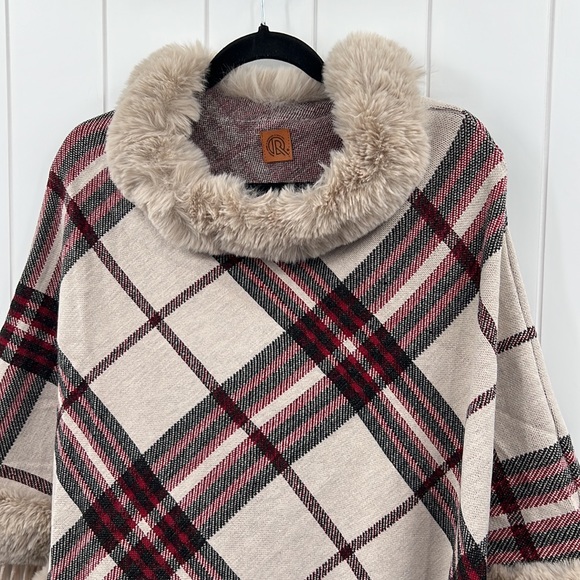 🆕Tartan Plaid V-Shape Poncho W/Faux Fur & Fringe Trim - Picture 4 of 12